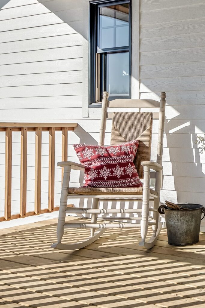 Creative Budget-Friendly Small Porch Decorating Ideas