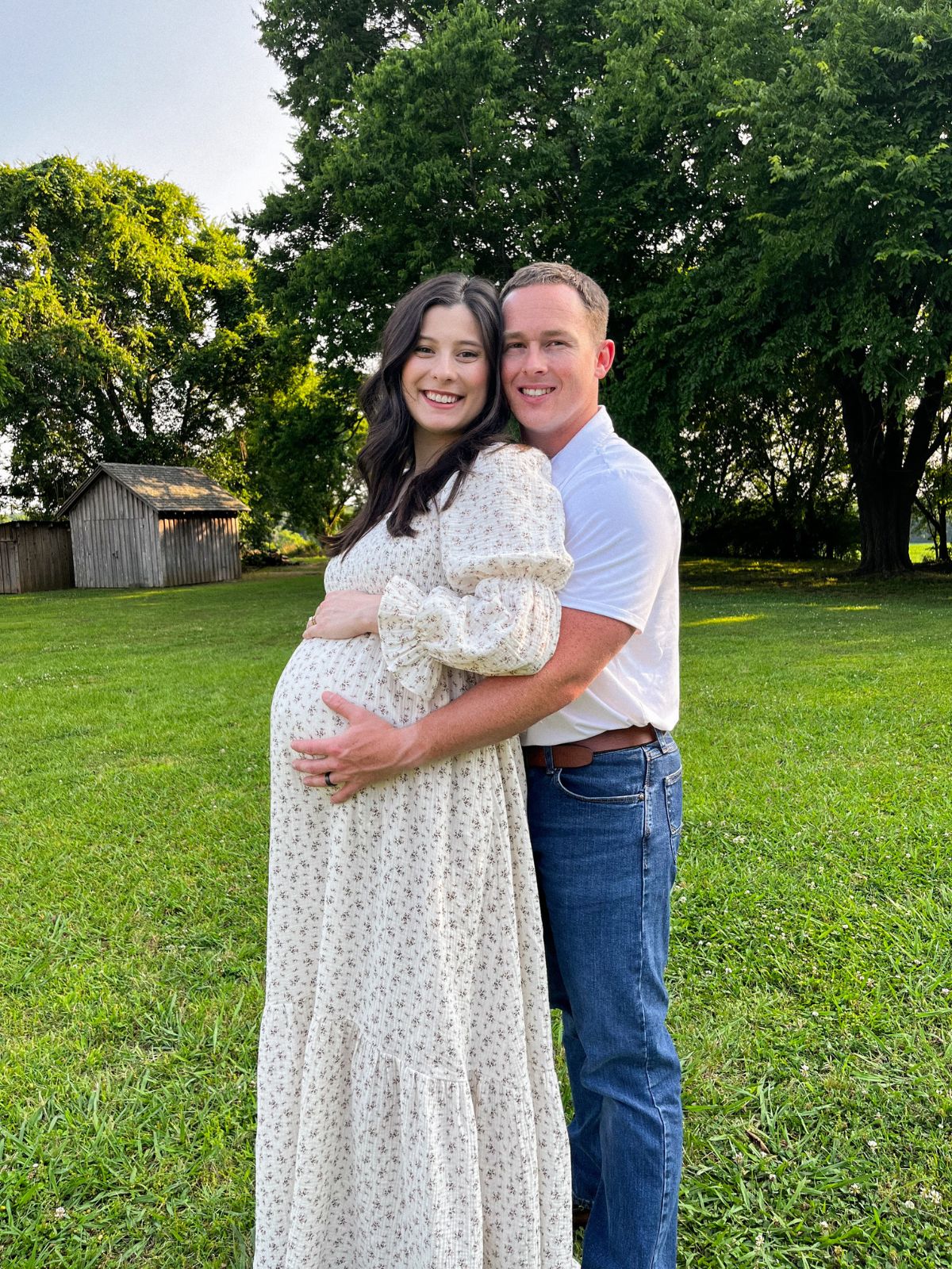 DIY Maternity Photoshoot and Pose Ideas - The Mama Handbook