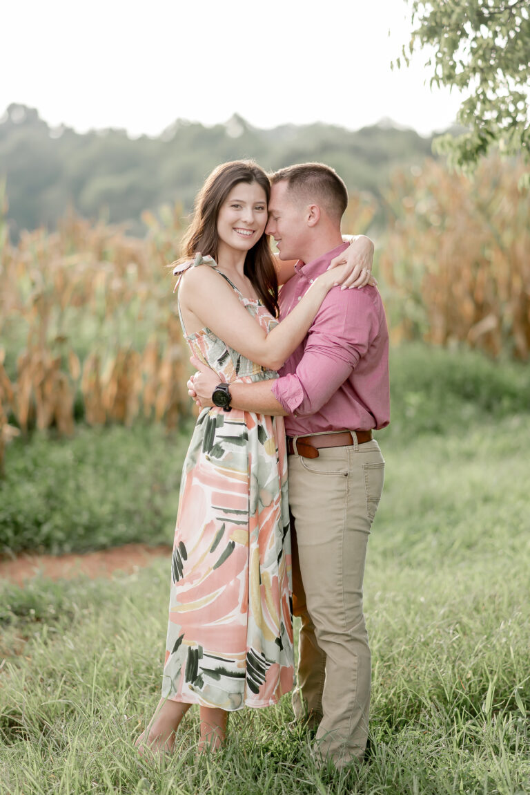 15 Easy to Recreate Engagement Photos Poses